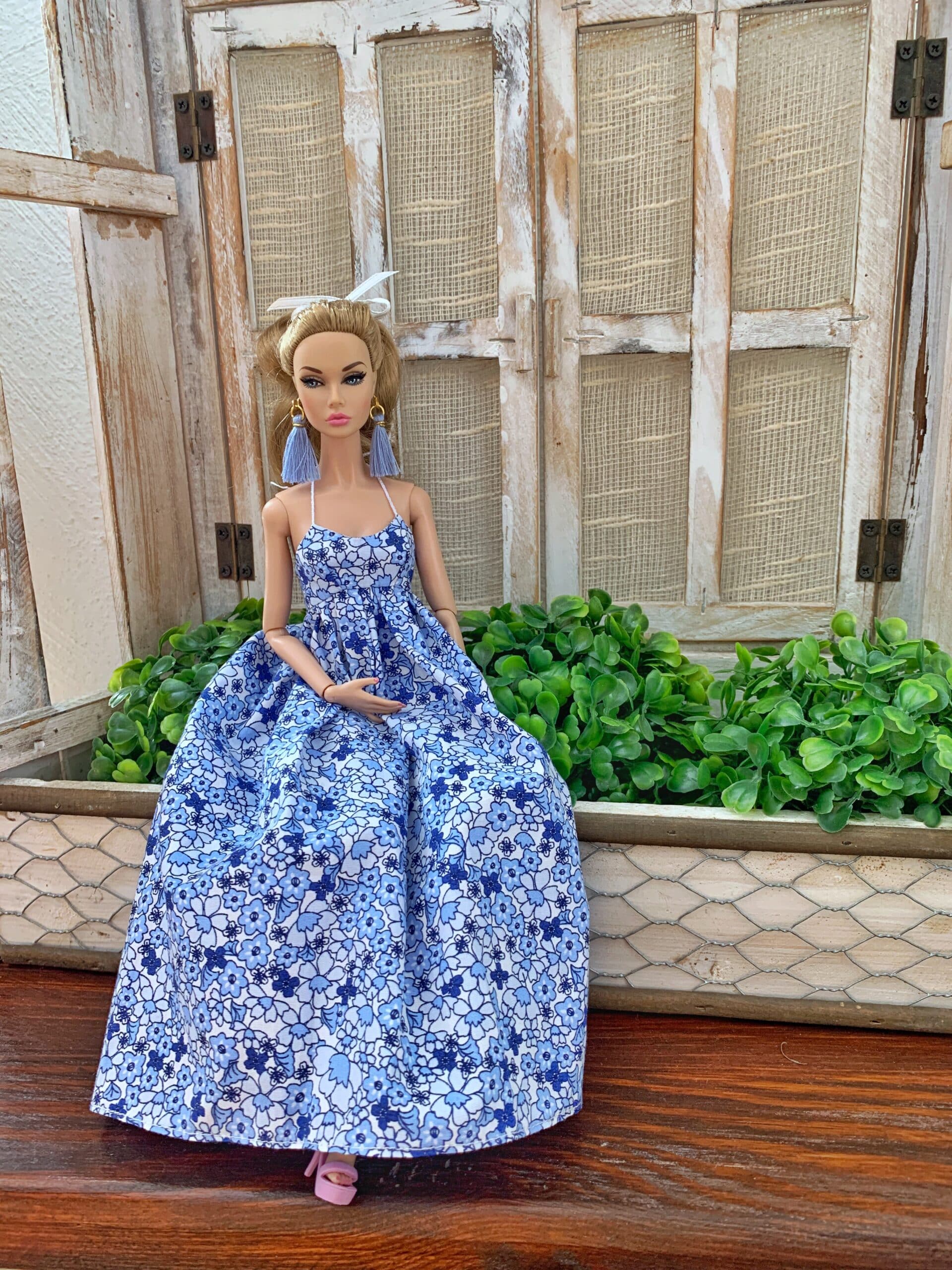 DIY Barbie clothes - step-by-step sewing tutorial plus free printable  patterns in PDF and SVG 